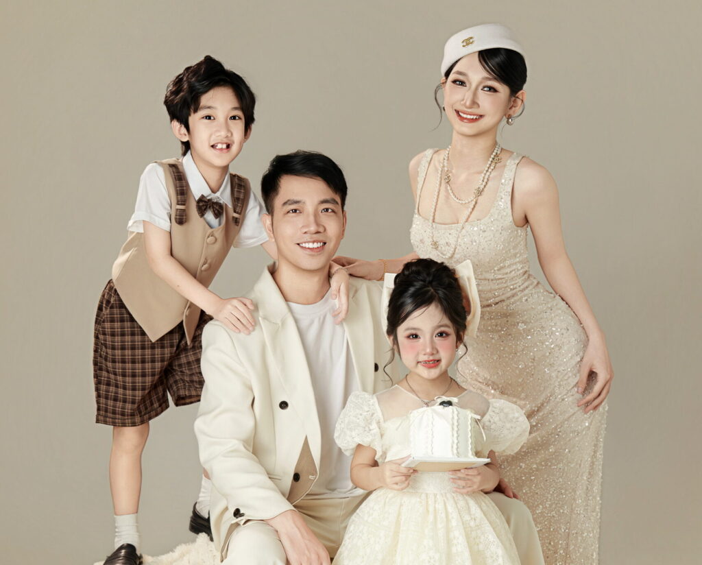 Gia đình sinh nhật bé